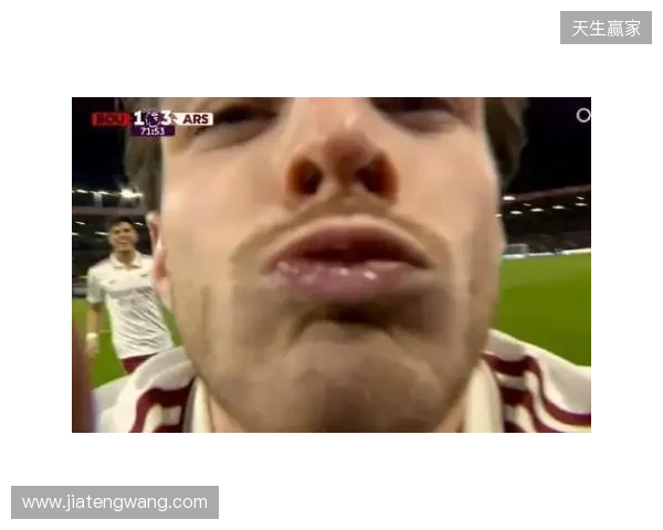 小雷：摄像机都是口水，得管你收费了！赖斯：只是轻吻了一下😂